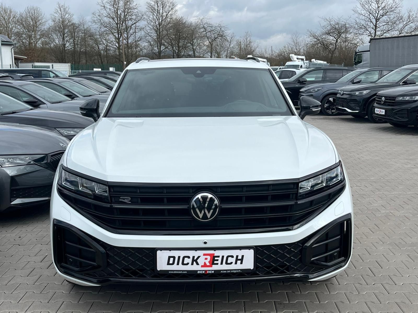 Fahrzeugabbildung Volkswagen Touareg 3.0TDI 4M R-Line VOLL Black 22" UPE 114T