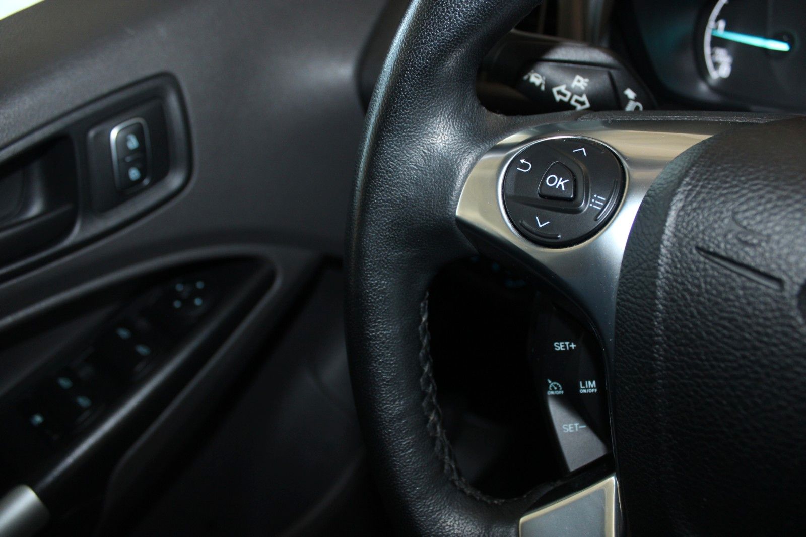 Fahrzeugabbildung Ford Grand Tourneo Connect Aut. NAVI STDHZ CAM AHK