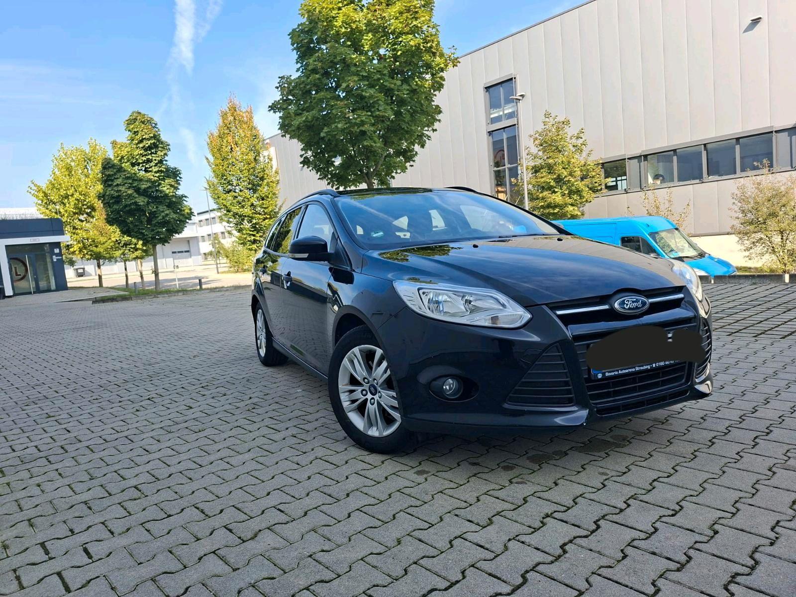 Ford Focus 2013 — interior