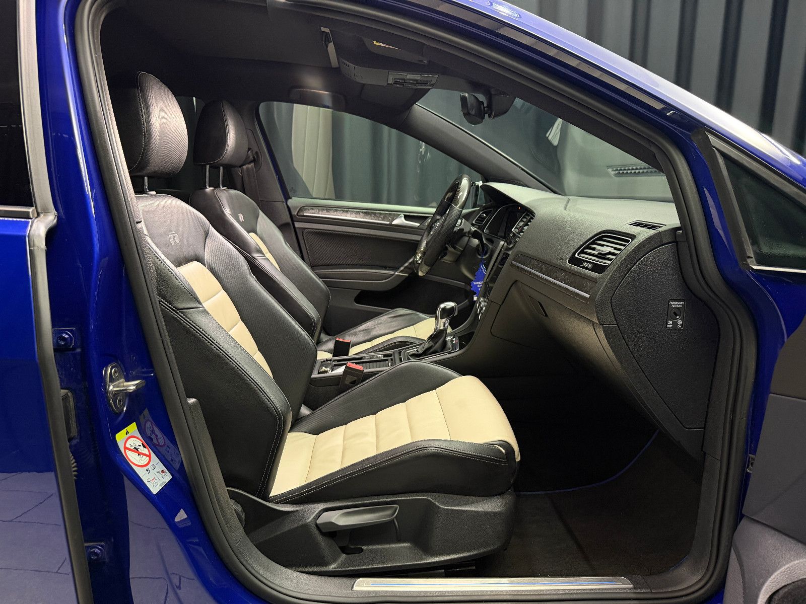 Fahrzeugabbildung Volkswagen Golf VII R 4Motion |REMUS|PANO|LEDER