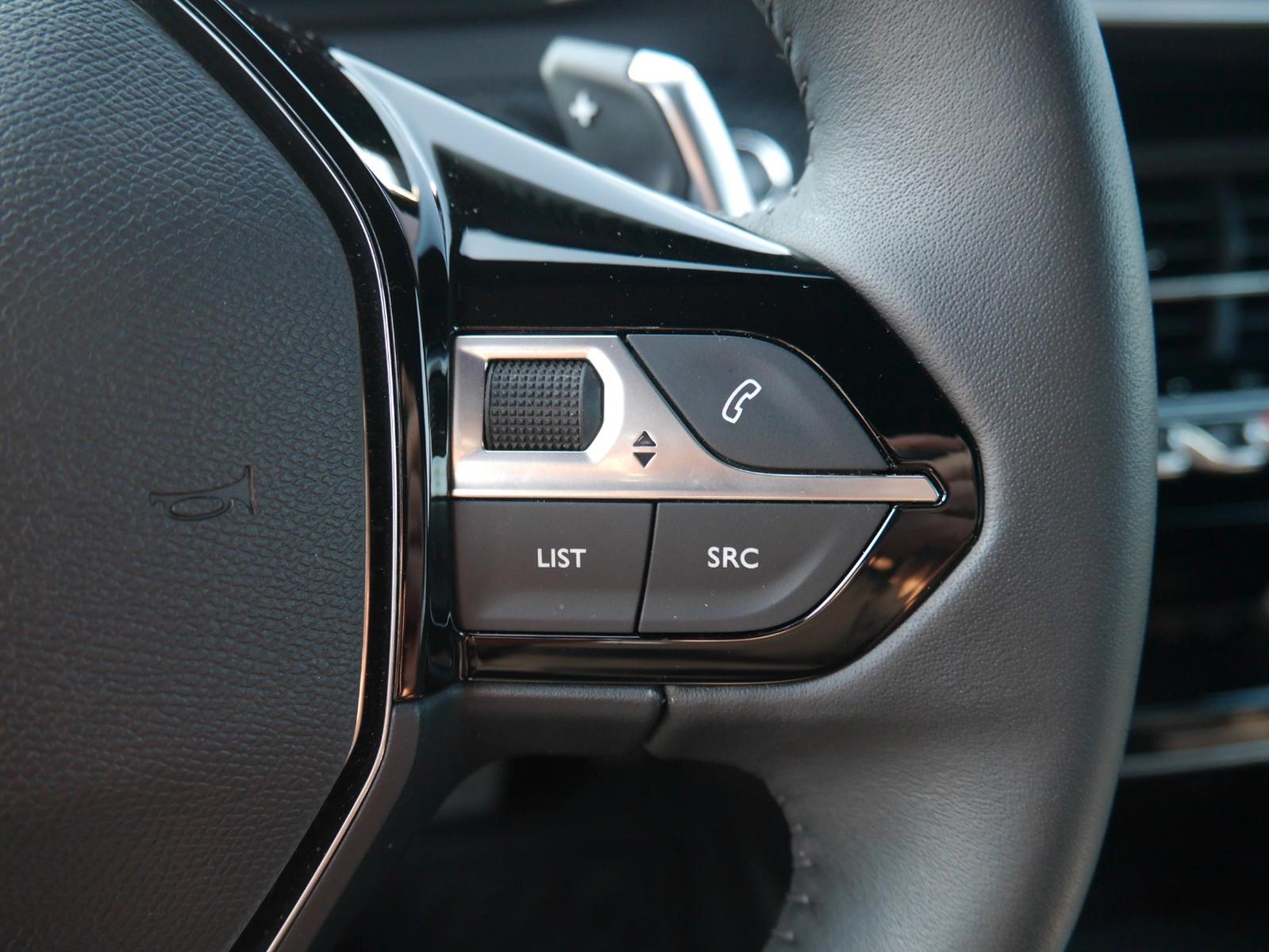 Peugeot 2008 Hybrid 145 LED/Navi/ACC/SHZ/360-Grad