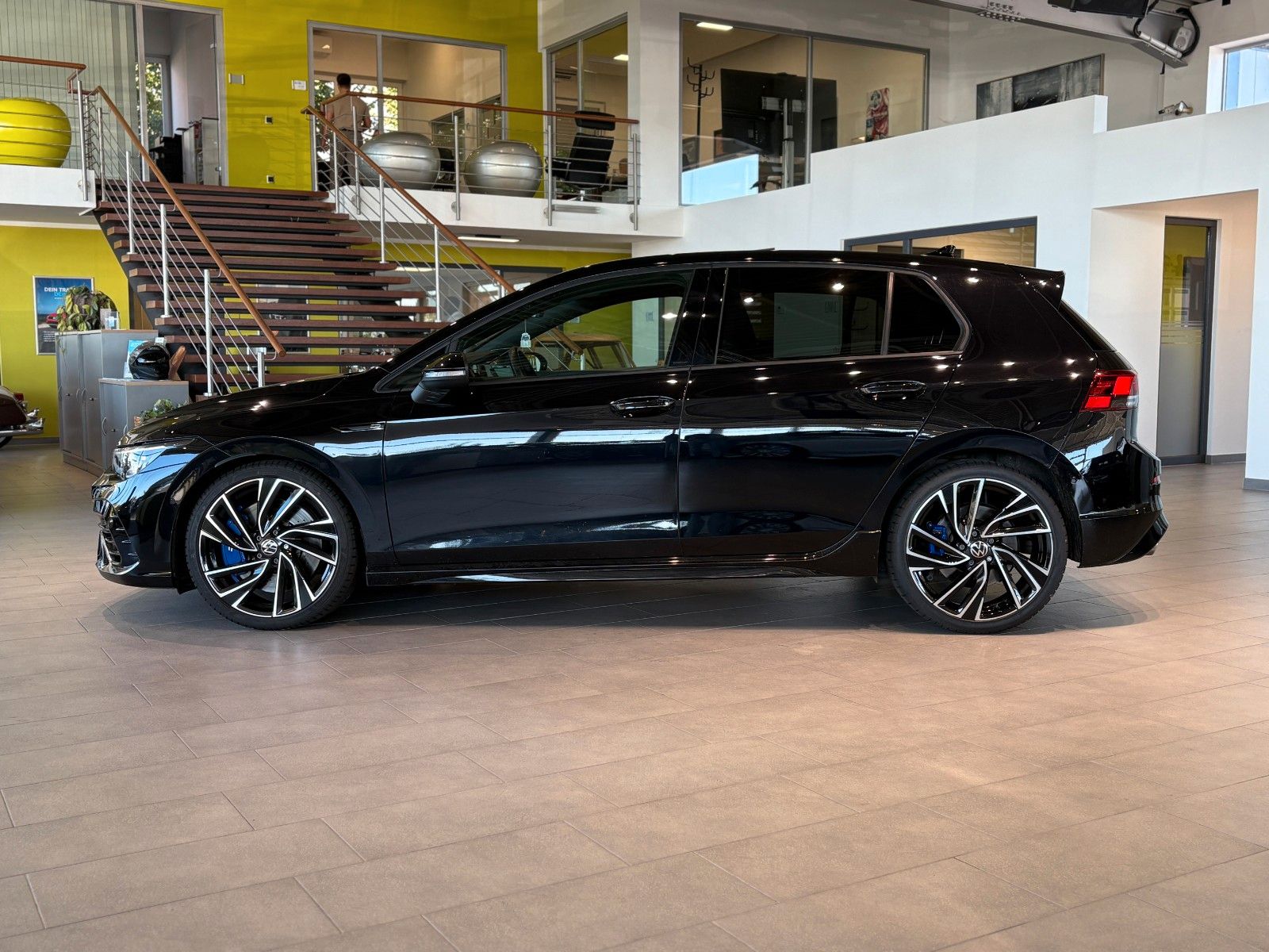 Volkswagen Golf VIII Lim. R 4Motion Harman Black-Style foto 2
