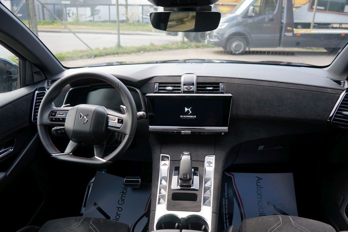 Fahrzeugabbildung DS Automobiles DS7 (Crossback) Performance Line + 360 Kamera