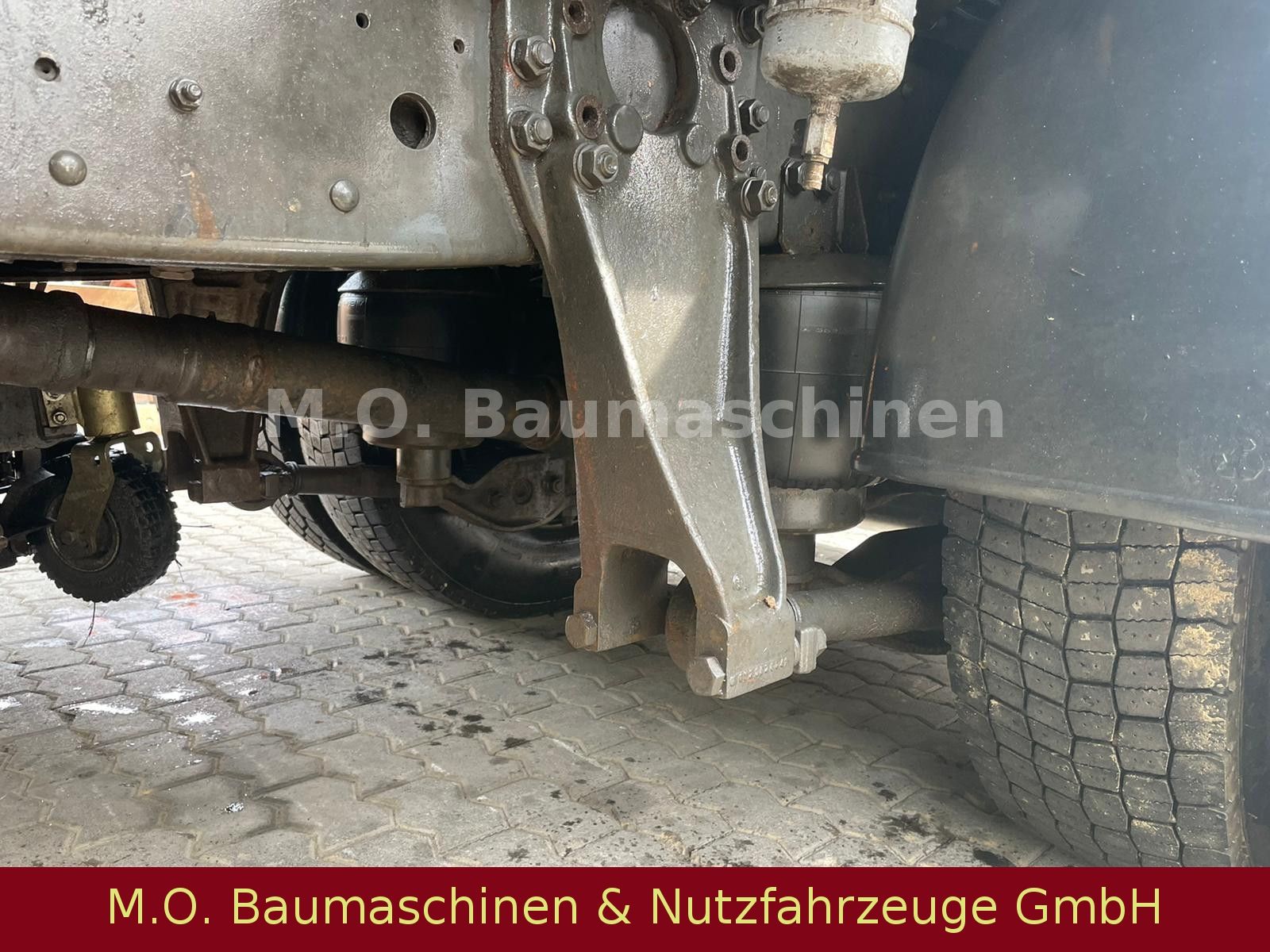 Fahrzeugabbildung Mercedes-Benz 1824 L / Kehrmaschine Schörling TA2 / 4x2 / AC