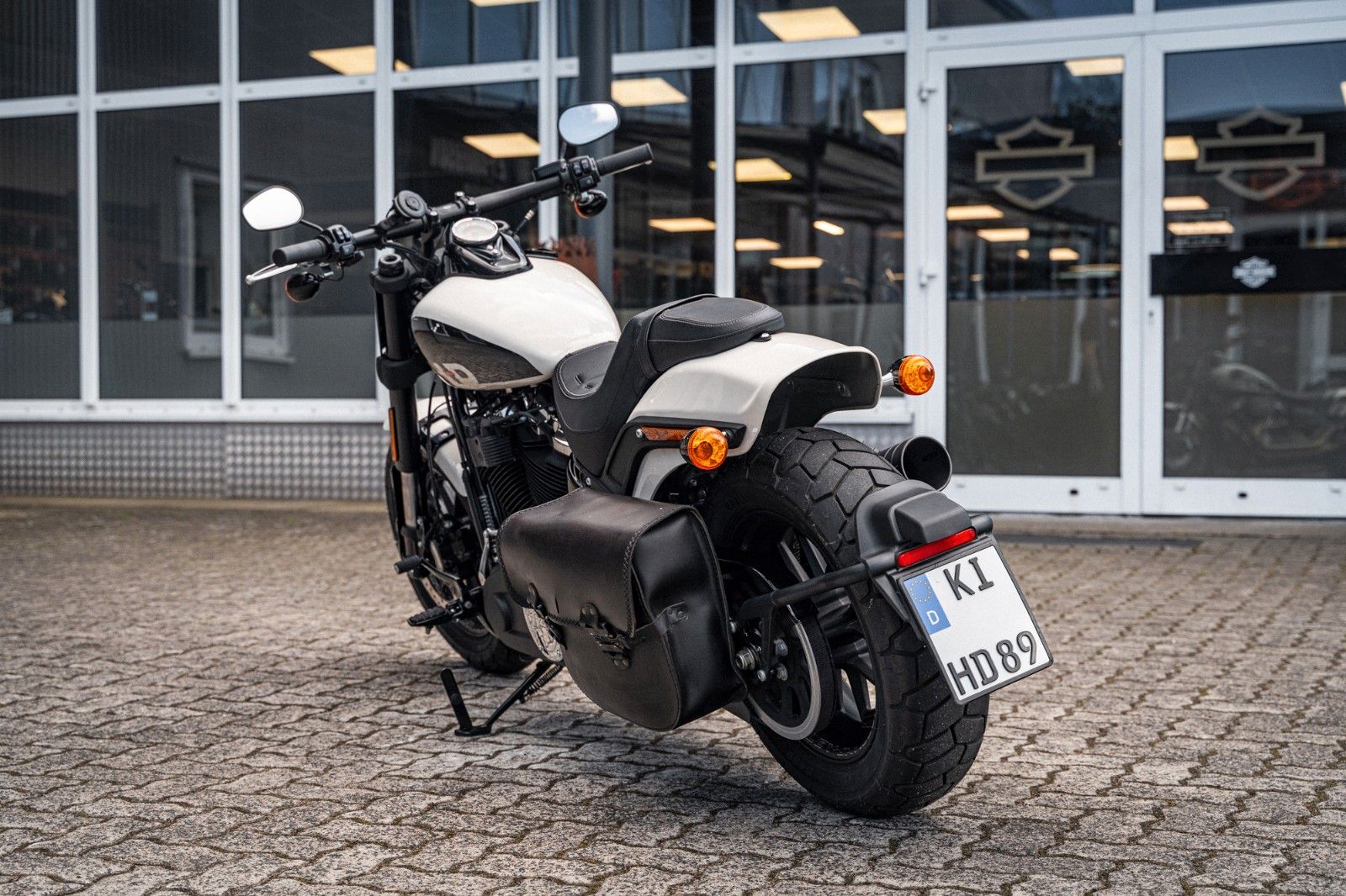 Fahrzeugabbildung Harley-Davidson FAT BOB 114 cui SOFTAIL - JEKILL & HYDE