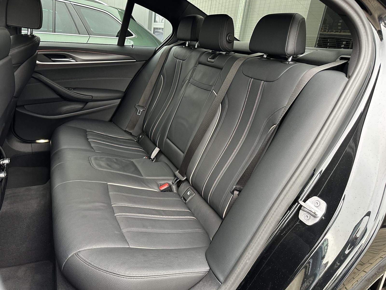 Fahrzeugabbildung BMW 530d xDrive M-Sport NAV+LED+AHK+HEAD-UP+GLASDACH