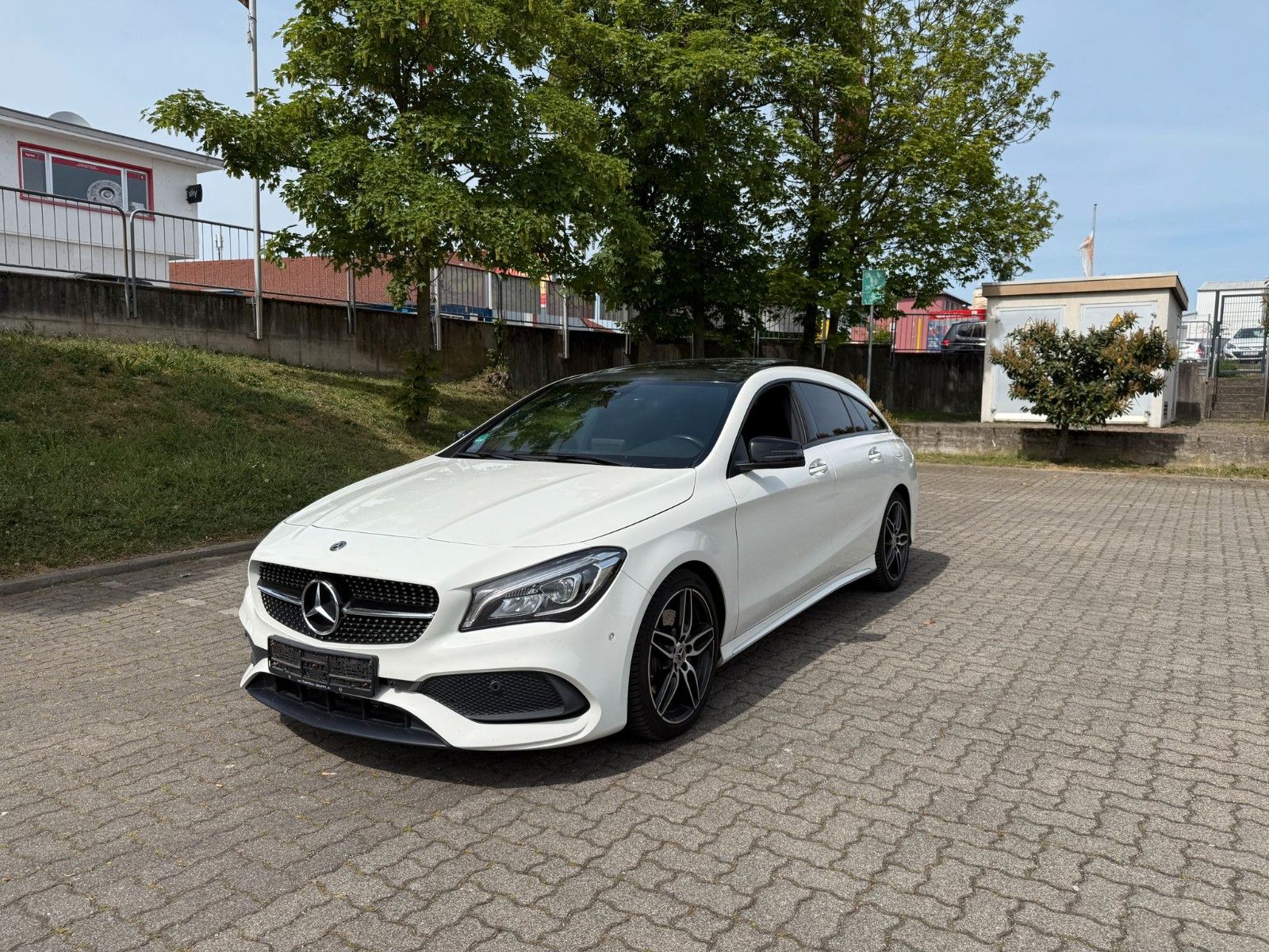 MERCEDES-BENZ CLA 220d Shooting Brake AMG Line/Night/Pano