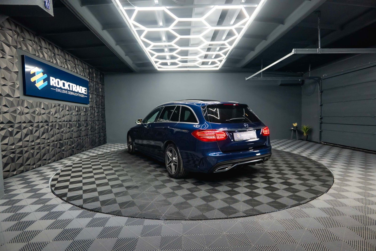 Fahrzeugabbildung Mercedes-Benz C 300 AMG | ACC | Pano | Mulitbeam | Widescreen
