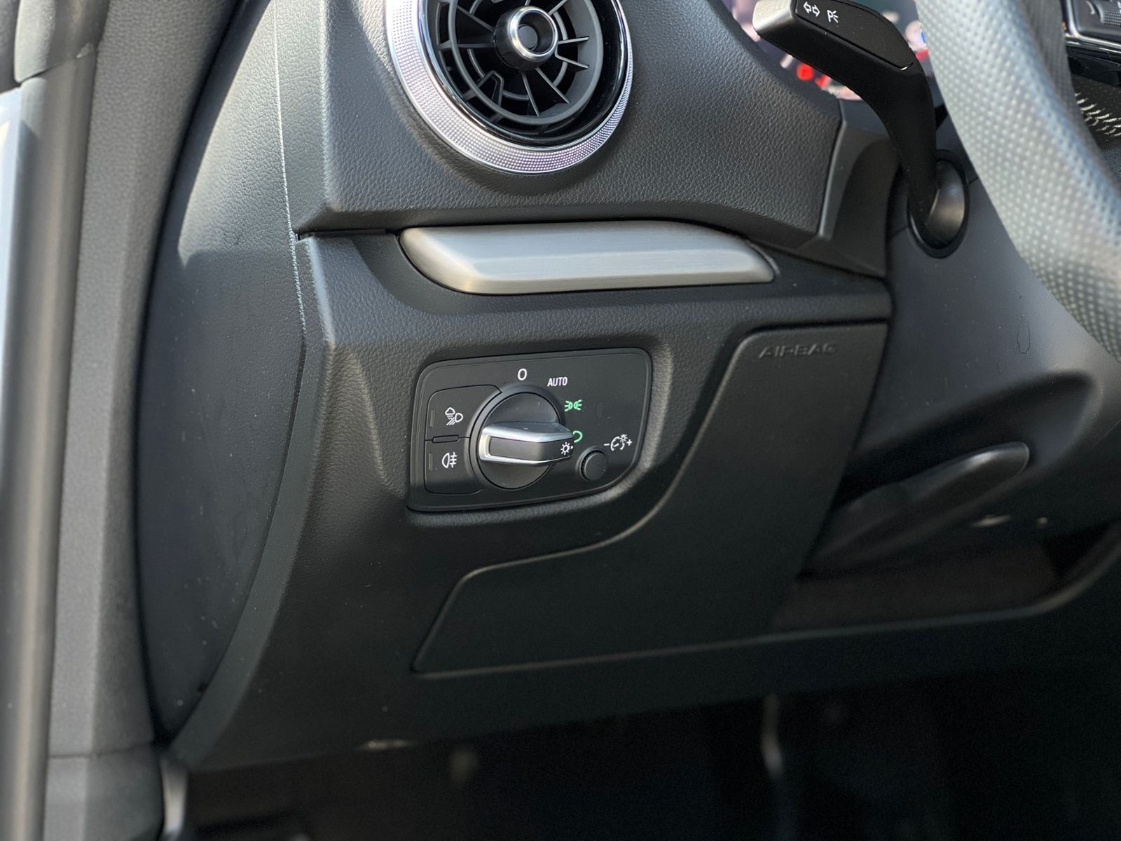 Fahrzeugabbildung Audi A3 Cabriolet S line sport LED NAV SHZ PDC 18"