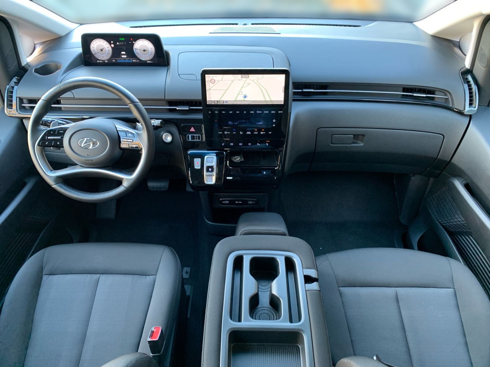 Fahrzeugabbildung Hyundai STARIA 2.2 CRDi Trend 8-AT 9-Sitzer ParkPak.