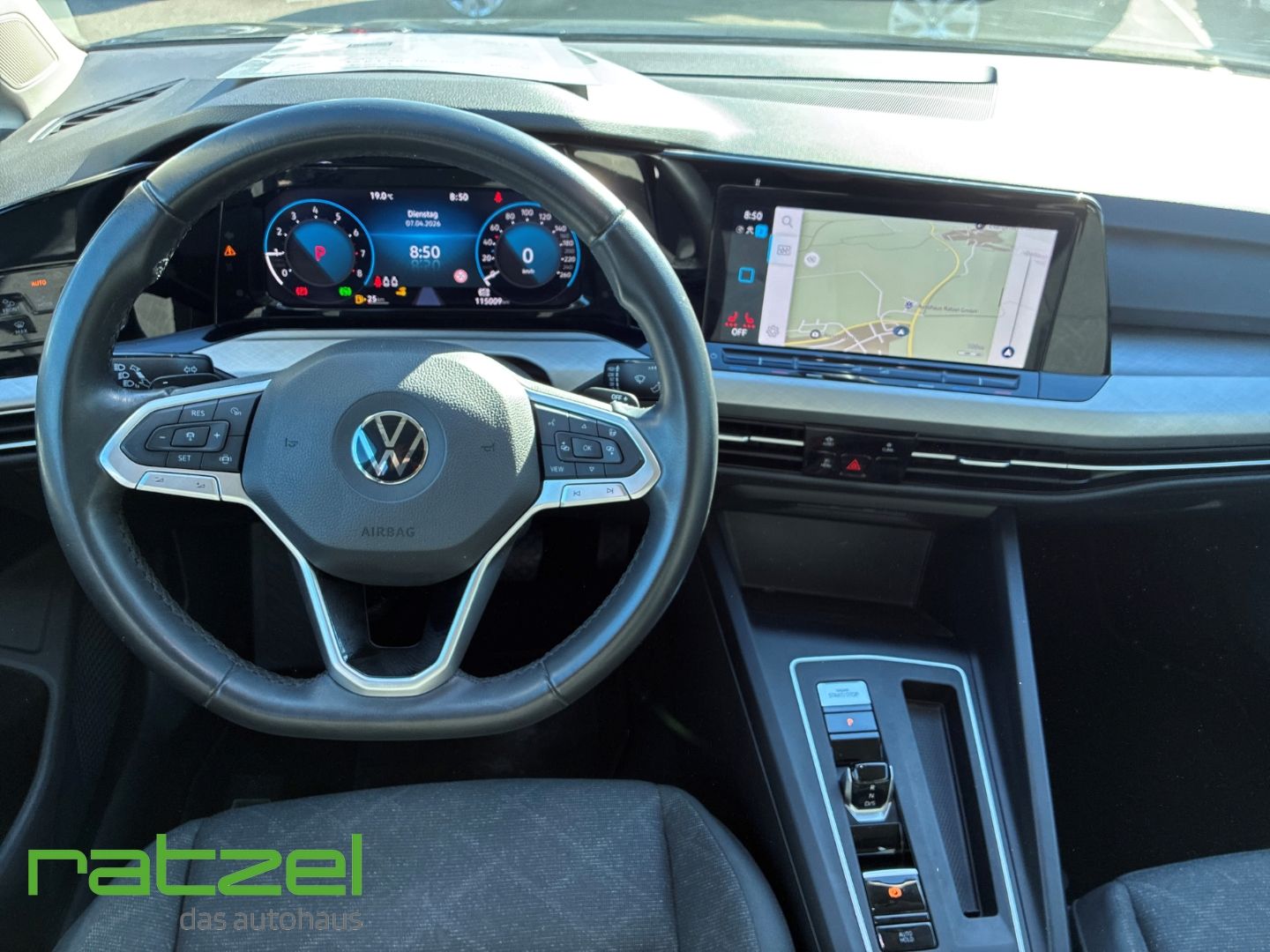 Fahrzeugabbildung Volkswagen Golf Variant Life 1.0 eTSI DSG Navi LED Matrix K