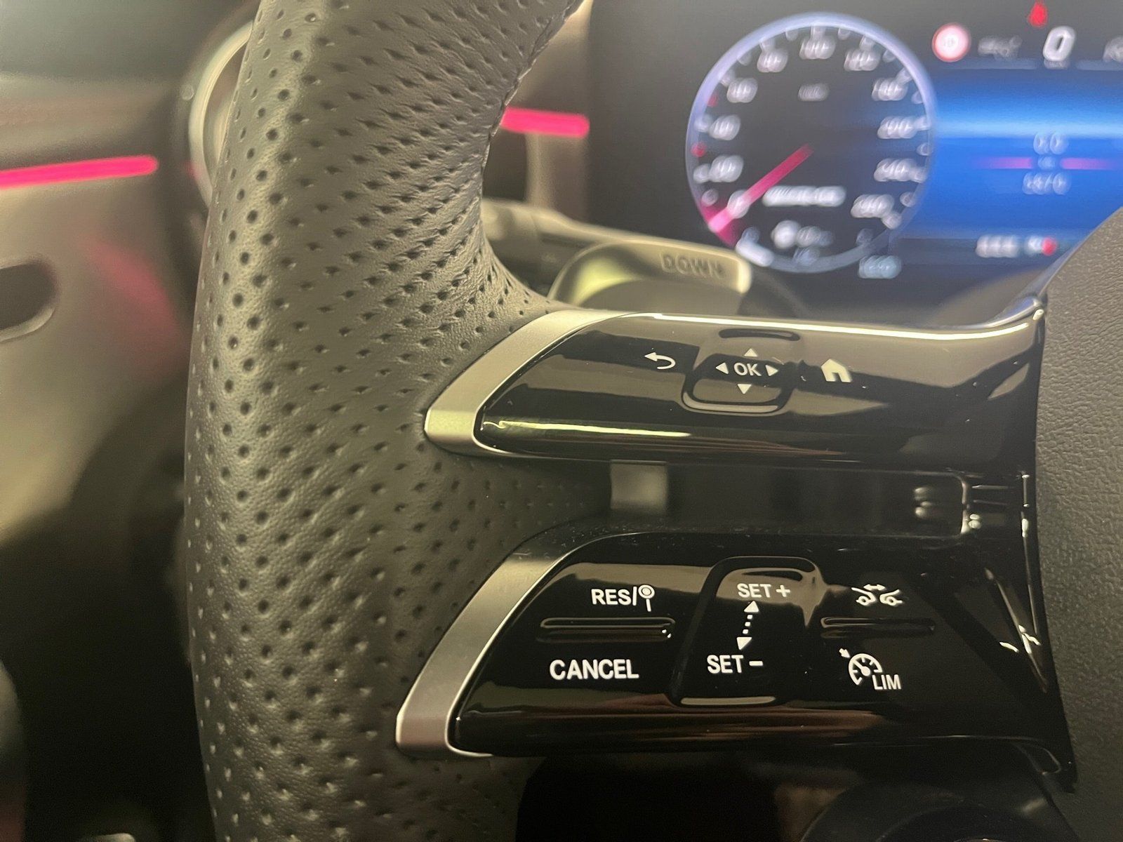 Fahrzeugabbildung Mercedes-Benz CLA 35 AMG 4M +*Pano*HUD*MuBeam*Distro*AHK*360°*