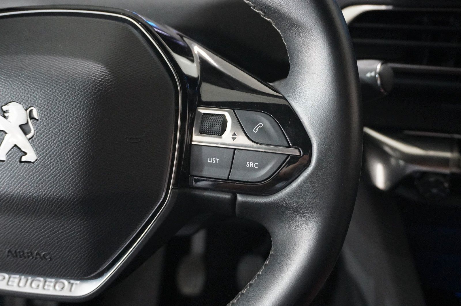 Fahrzeugabbildung Peugeot 3008 1.2T ALLURE PACK NAVI/LED/KAMERA/SH/SPORT