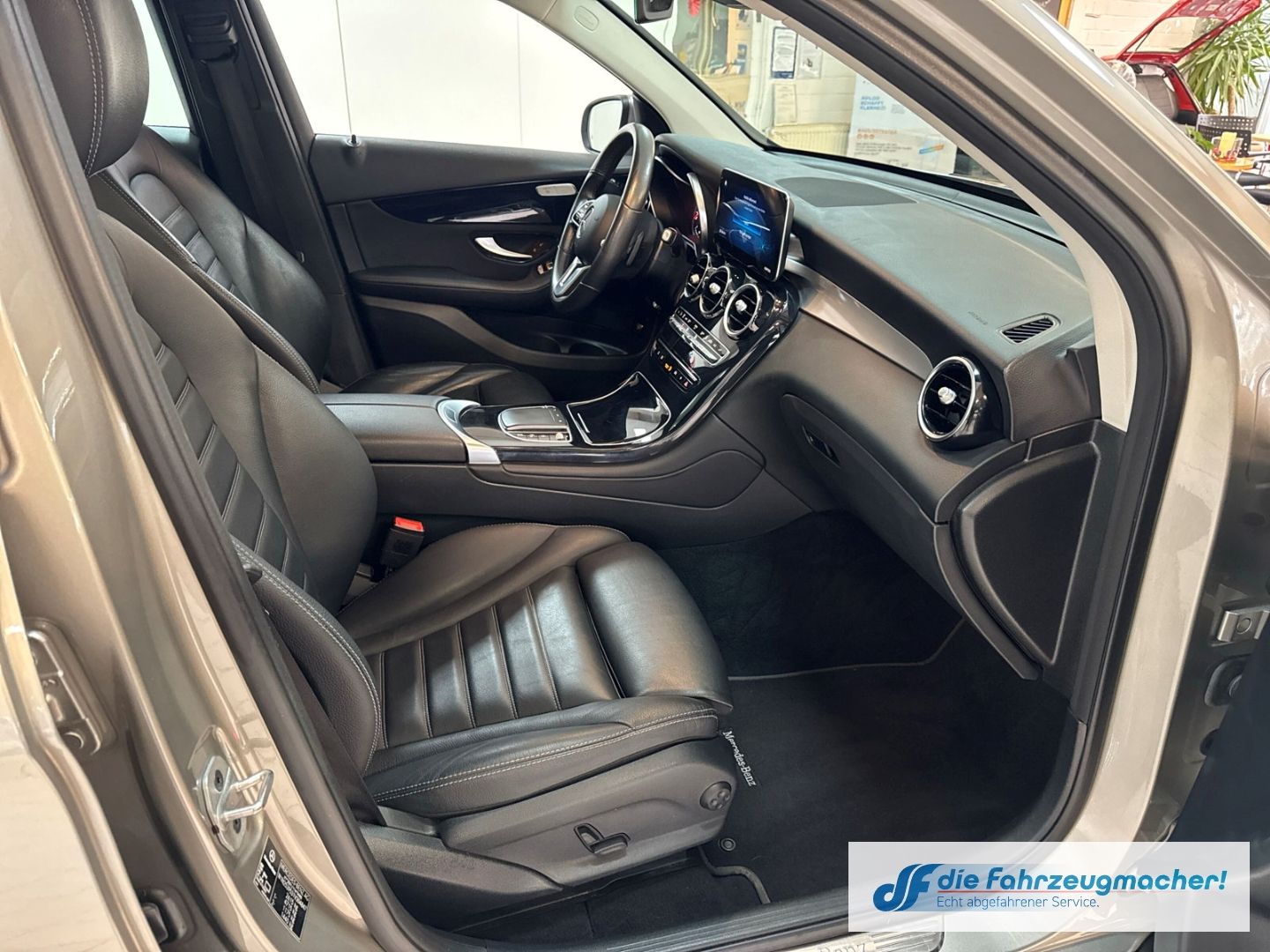 Fahrzeugabbildung Mercedes-Benz GLC 300 e 4Matic AHK-klappbar Leder *EXPORT