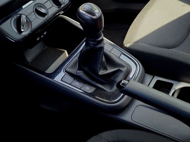 Fabia 1.0 MPI Essence ParkPilot