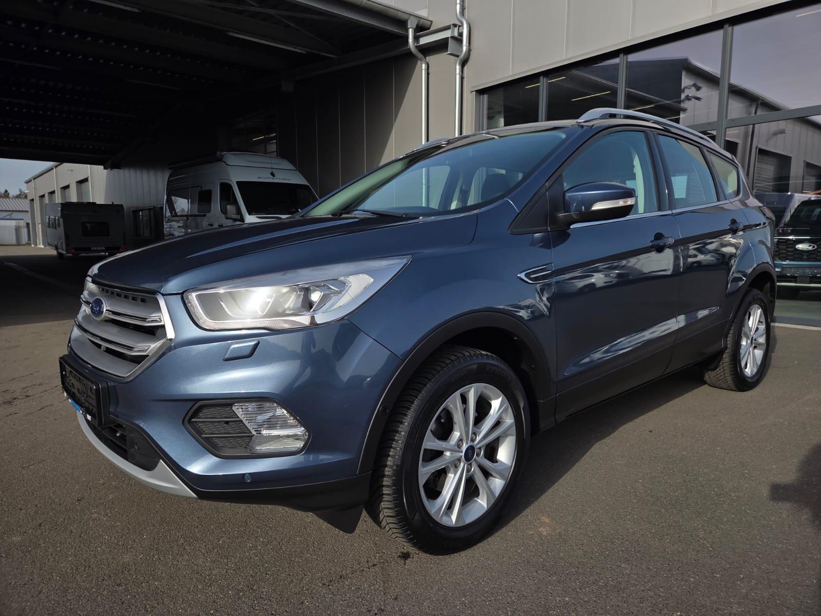 Ford Kuga EcoBoost 1.5 beh. WSS & Lenkrad NAV PDC v&h