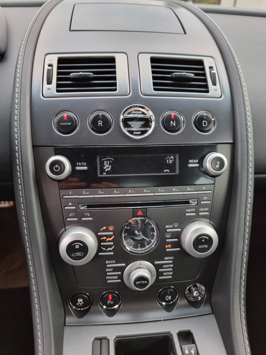 Fahrzeugabbildung Aston Martin V8 Vantage 4.7l/Quantum Silber/BRD/Erstlack/2.Hd