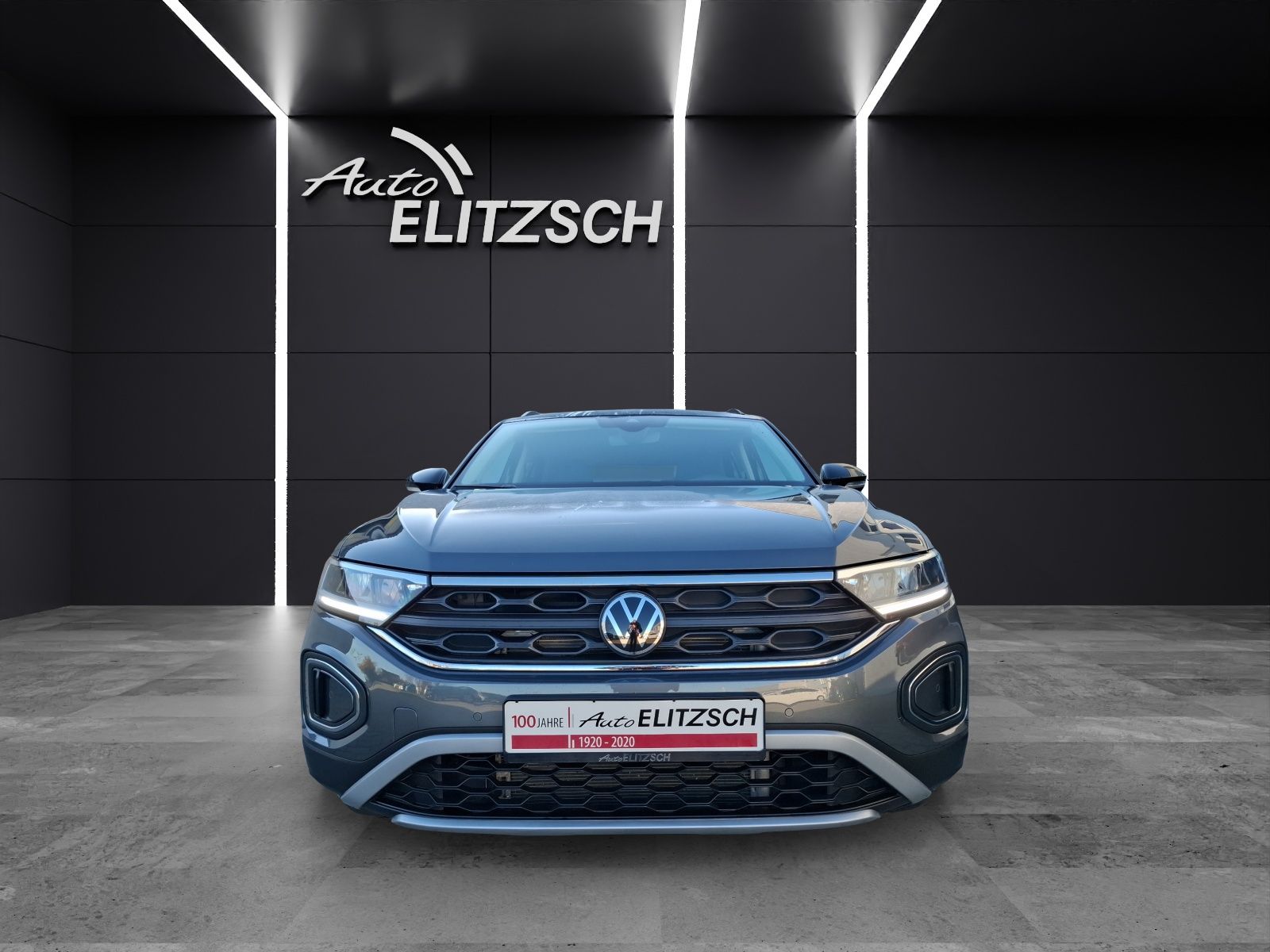 Fahrzeugabbildung Volkswagen T-Roc TSI Move DSG STH LED Navi AID RFK SH