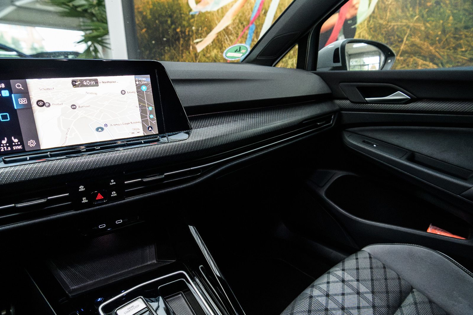 Fahrzeugabbildung Volkswagen Golf Variant R-Line eTSI DSG+AHK+Kamera+Pano