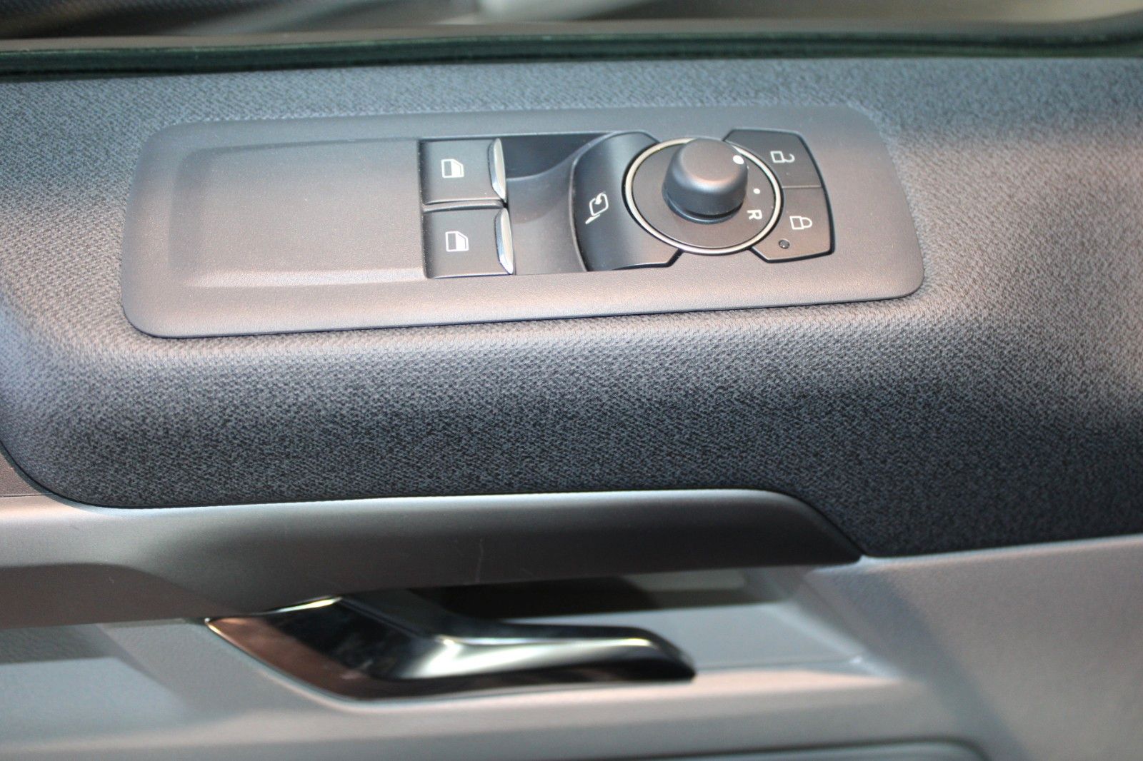Fahrzeugabbildung Ford NUGGET L1 Titanium MARKISE + Aufstelldach SOFORT