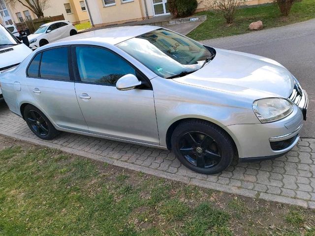 Volkswagen VW  Jetta United 2009 mit Navi