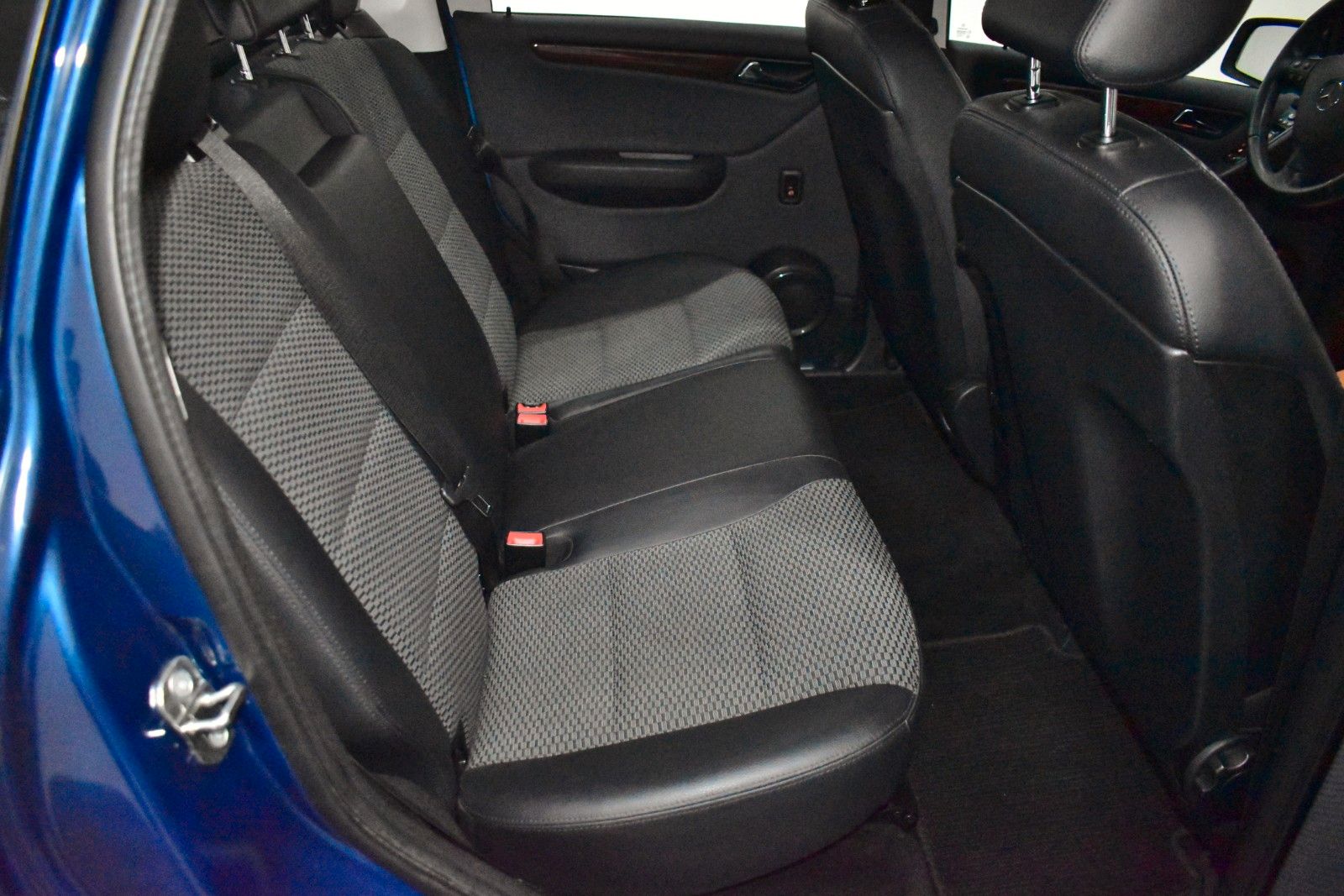 Fahrzeugabbildung Mercedes-Benz A 180 Elegance T.Leder,Navi,SH,PDC,Allwetter