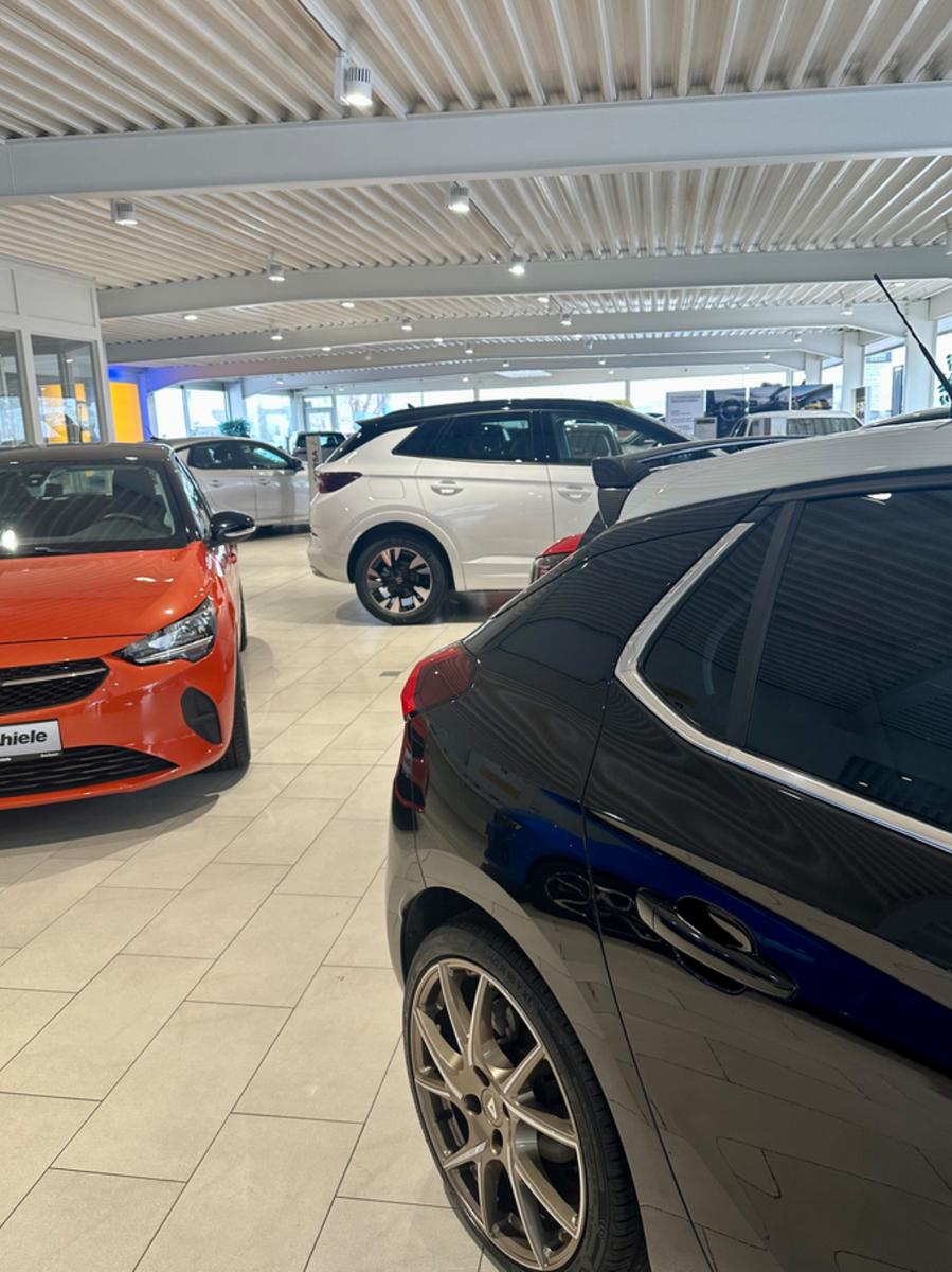 showroom-image-bottom