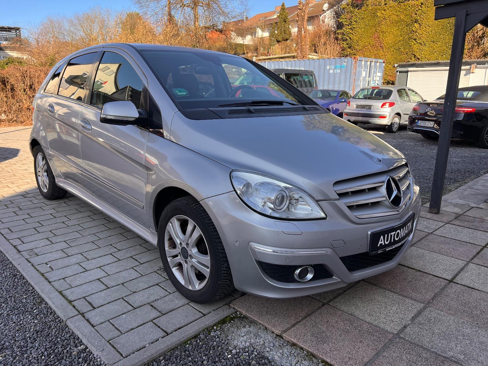 Mercedes-Benz B Klasse 200 KLIMA NAVI SHZ AHK PDC