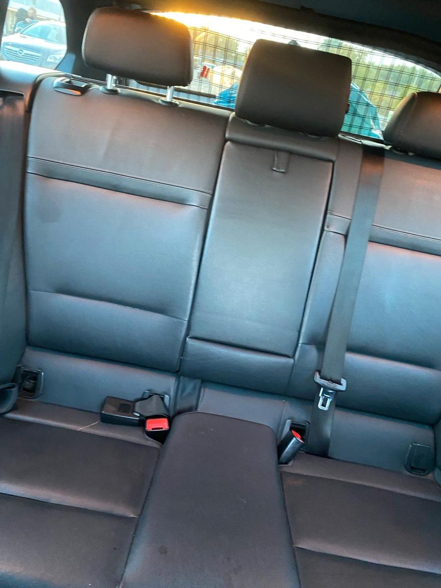 BMW 318 2009 — photo 11