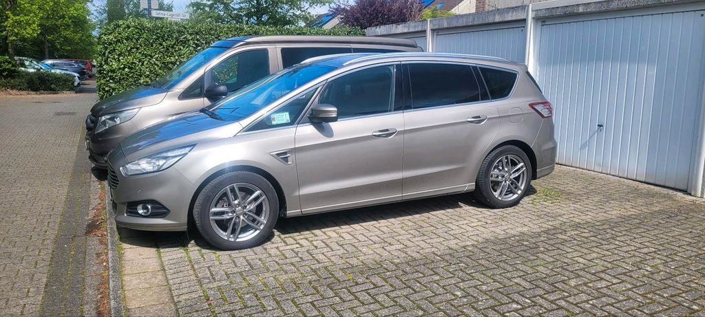 Image of Ford S-Max