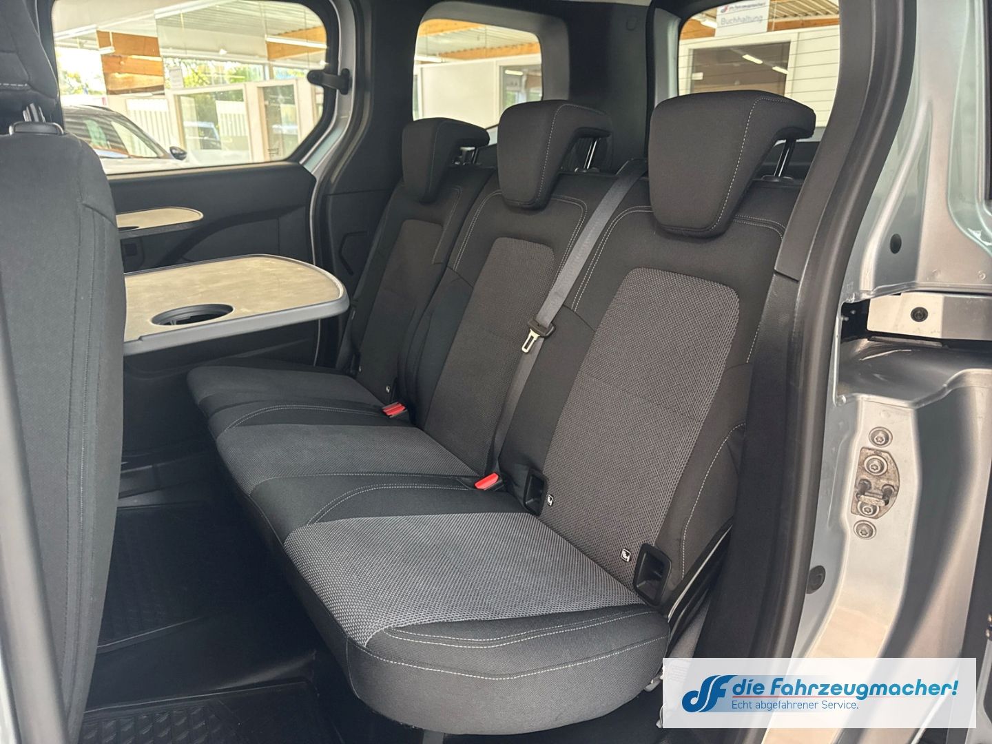 Fahrzeugabbildung Mercedes-Benz Citan Kombi 113 Tourer AHK DAB SHZ Totwi Spur.Ve