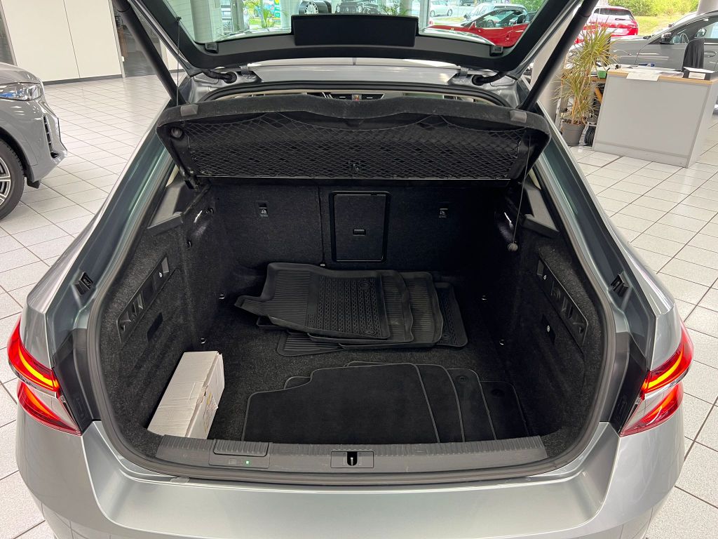 Skoda Superb Lim L&K 4x4*MATRIX*PANO*CANTON*ACC*STHZG*