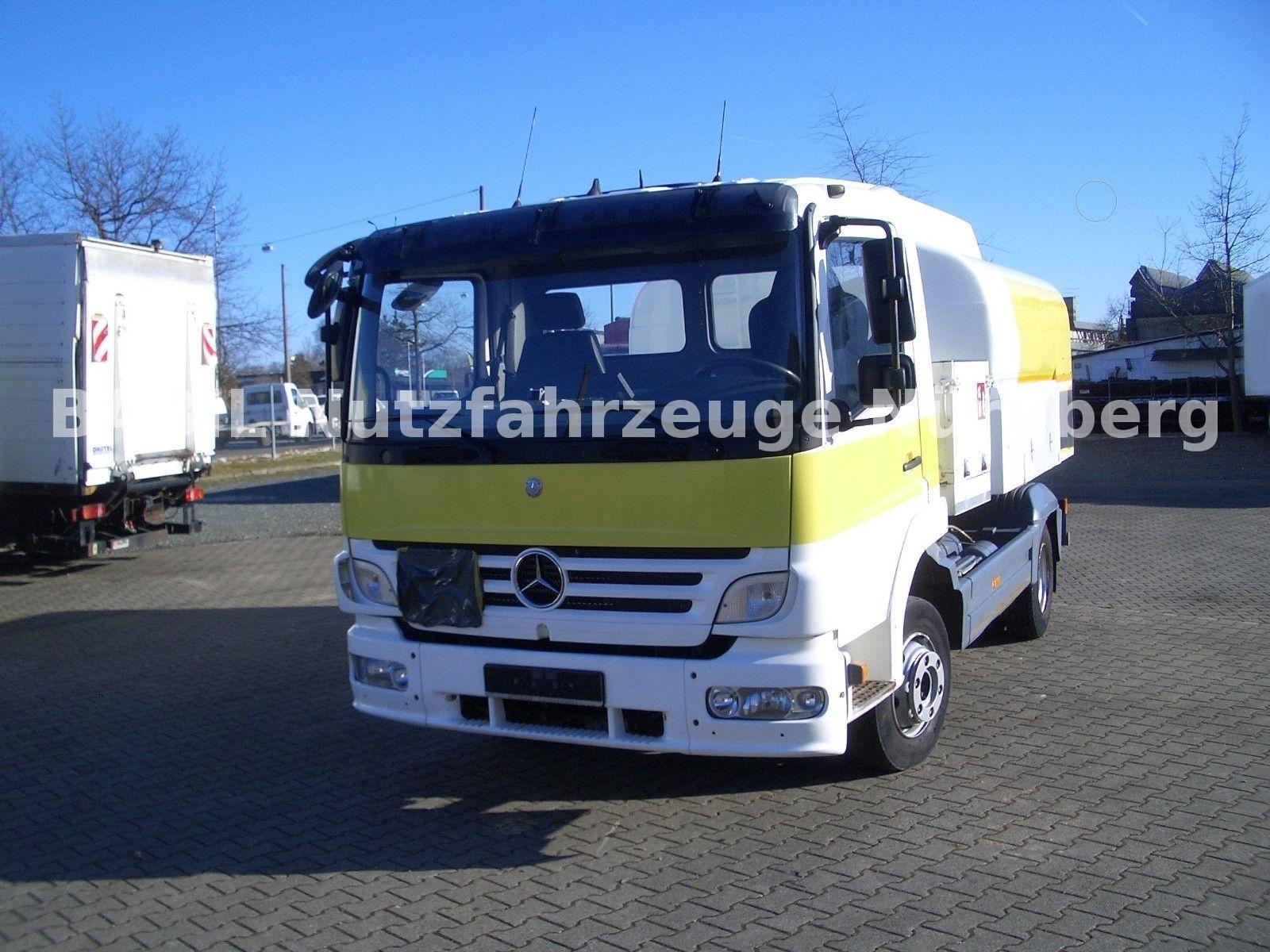 Mercedes-Benz 923 Kipper/Tankfahrzeug 5500L Wechselsystem