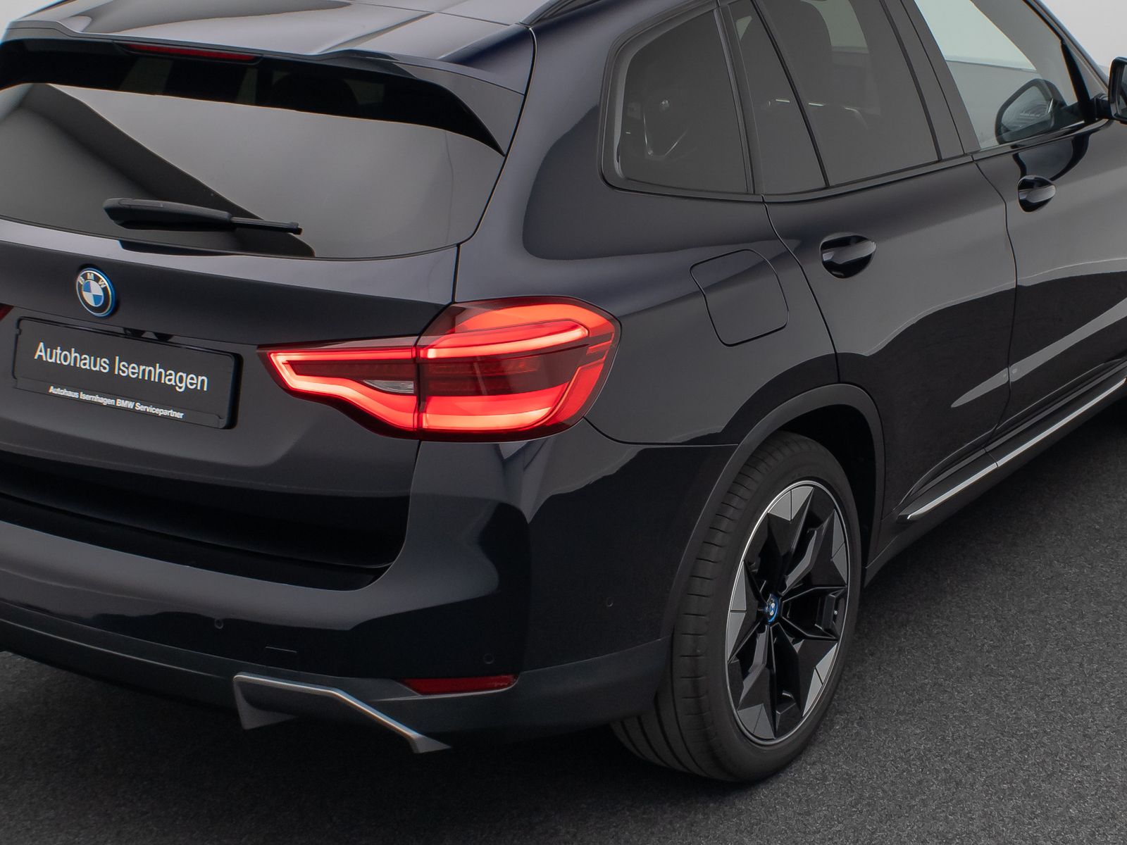 Fahrzeugabbildung BMW iX3 Impressive Panorama 360°HUD DAB H/K AHK 20"