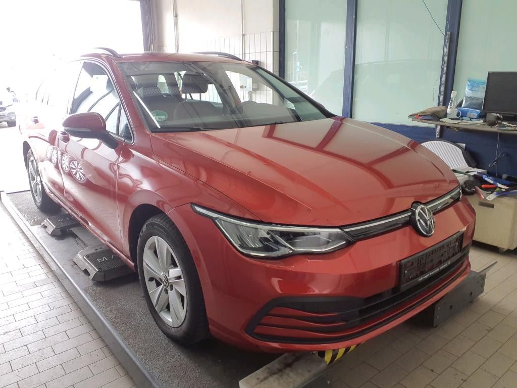 Fahrzeugabbildung Volkswagen Golf Var. 1.5 TSI Life-LED-ACC-APPS-DAB-PDC-