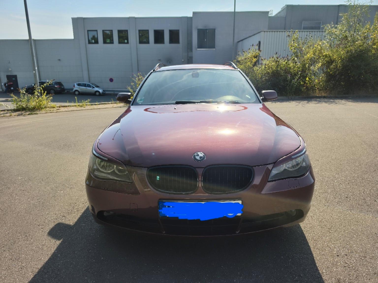 BMW 530 2004 — rear view