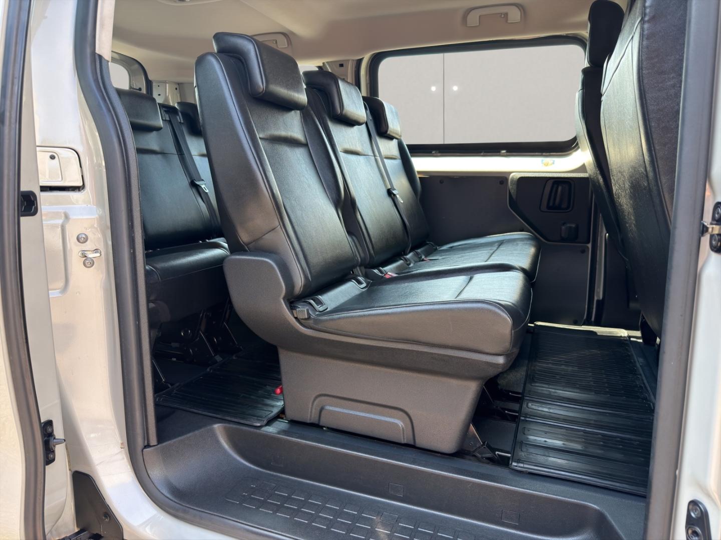Toyota Proace L1 Kombi Comfort Navigation Anhängerkuppl