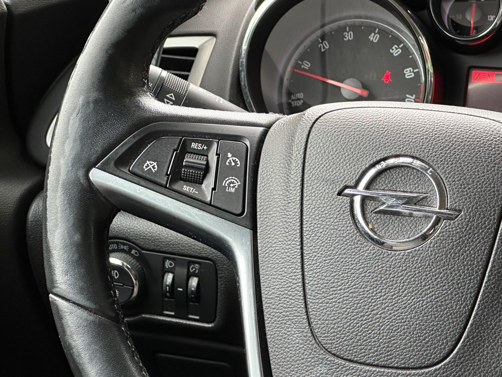 Opel Astra 2013 — photo 17