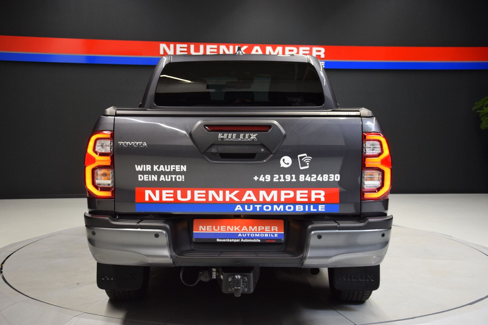 Fahrzeugabbildung Toyota Hilux 4x4 Invincible DoKa AHK JBL Keyless LED