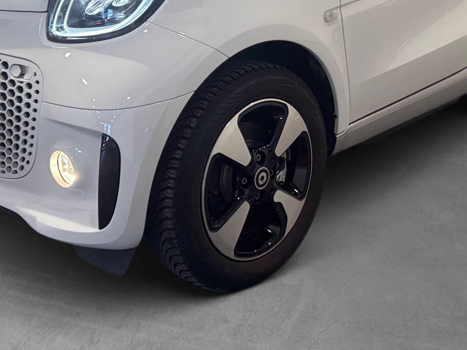 Fahrzeugabbildung Smart smart EQ fortwo Exclusive*Kamera*Media*LED*22kW*