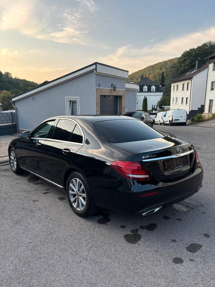 Mercedes-Benz E 200
