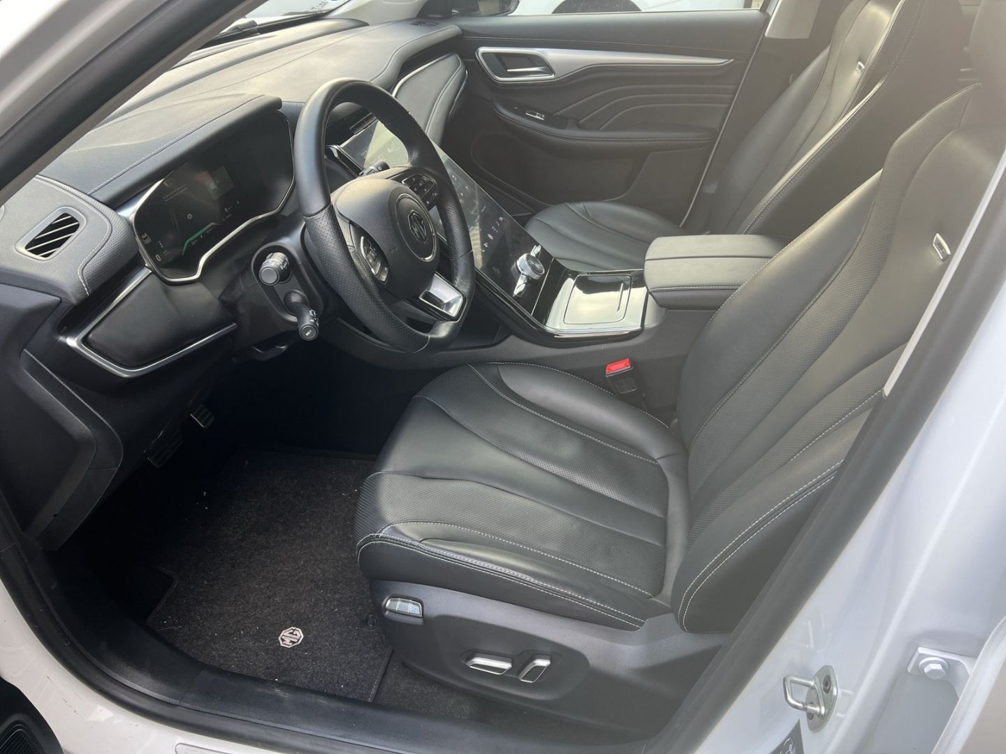 Fahrzeugabbildung MG Marvel R Luxury Panorama Leder digitales Cockpit