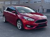 Ford Focus Lim. Sport Navi|ST-Line|Keyless|Kamera - Ford Focus mit Diesel-Antrieb: Limousine, Sport