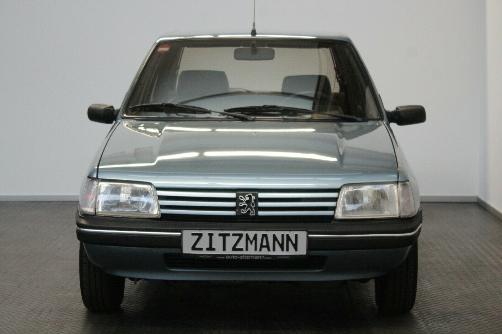 Fahrzeugabbildung Peugeot 205 Automatik Sammler-Zustand