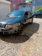 Audi A4 Avant 2002 8E5 2.0 S Line - Audi A4 aus 2002: Line
