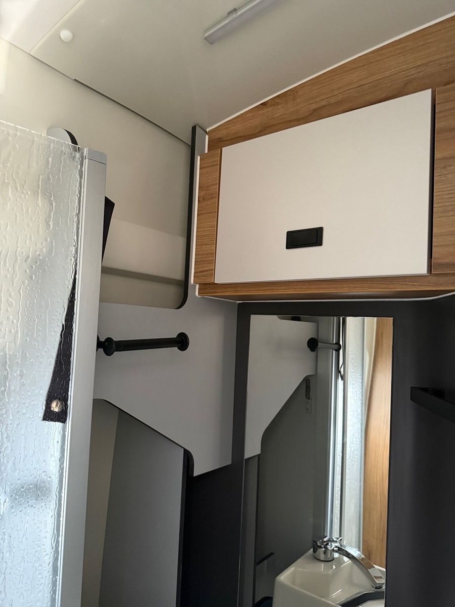 Fahrzeugabbildung Karmann Dexter 4x4 DE 570 AW Klima, RFK, El. Trittstufe