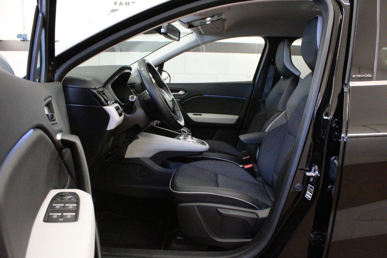 Fahrzeugabbildung Renault Captur E-Tech Plug-In 160* Edition One *