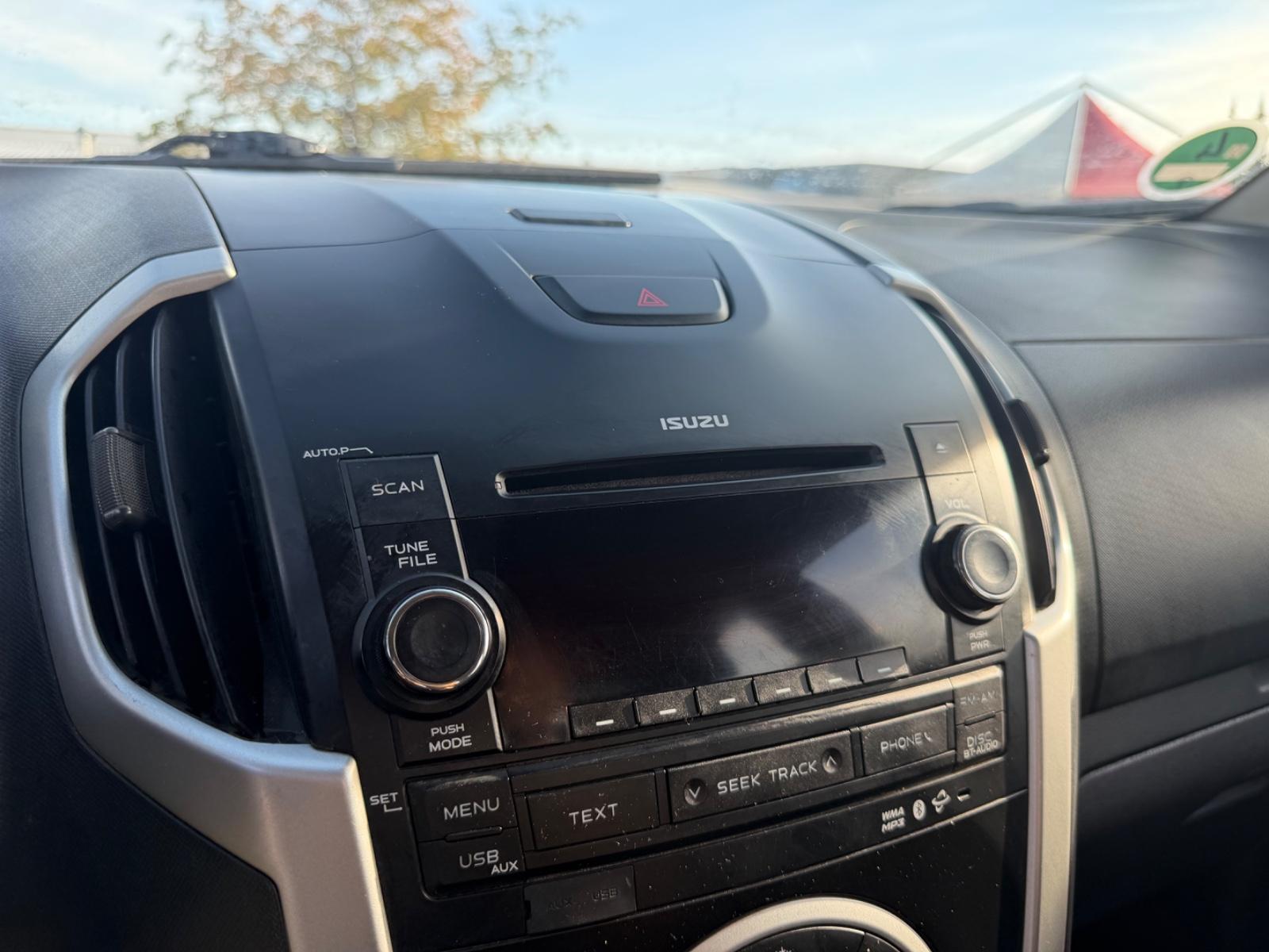 Isuzu D-Max Double Cabine 2.5 TD 163ch BVA - Attelage - Carnet entretien - Non fumeur