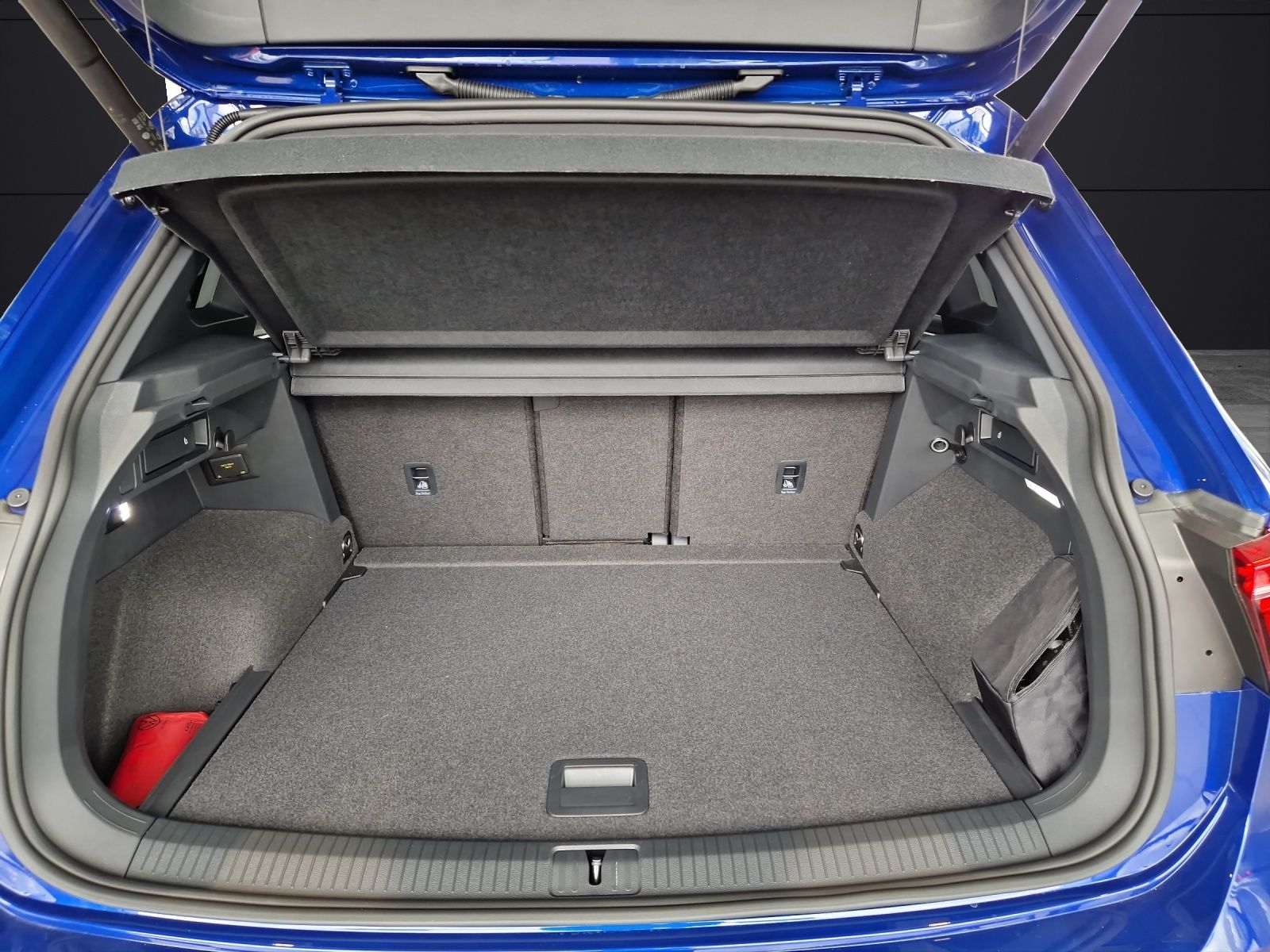 Fahrzeugabbildung Volkswagen Tiguan R-Line 4M MATRIX ACC 20" NAVI
