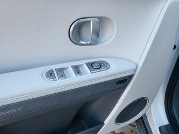 Fahrzeugabbildung Hyundai IONIQ 5 77,4 kWh 4WD UNIQ 20" RELAX ASSIST. PANO